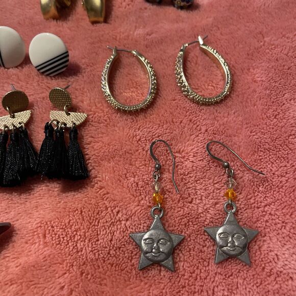 Vintage Estate Jewelry Lot Earrings Pairs Pin Pendants 33 Pcs - Picture 9 of 16